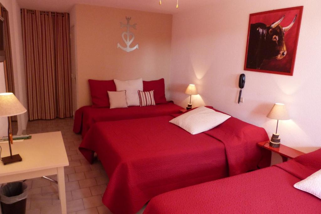 Lou Garbin Hotel Saint-Laurent-d'Aigouze Room photo
